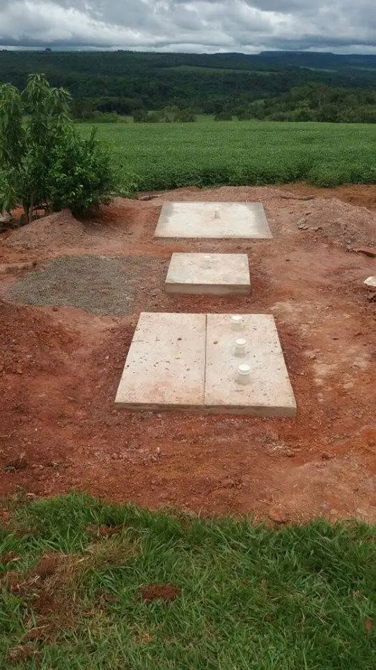 Construção de fossa séptica